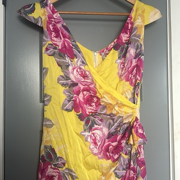 Dresses & Skirts - Vintage yellow floral dress